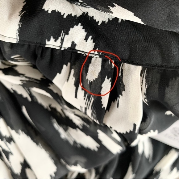 *Snags* NWT Vince Camuto Black and White Printed Chiffon Maxi Skirt - Picture 12 of 12